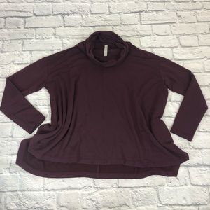 Athleta oversized Turtleneck pullover top shirt Size Small Burgundy Maroon